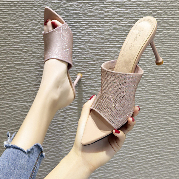 Női modern papucs magassarkúval és kövekkel