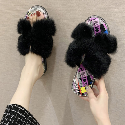 Νέο μοντέλο γυναικείας παντόφλας με επίπεδη σόλα