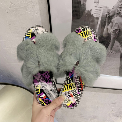 Νέο μοντέλο γυναικείας παντόφλας με επίπεδη σόλα