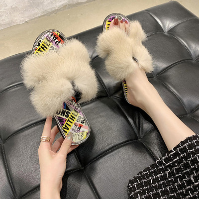 Νέο μοντέλο γυναικείας παντόφλας με επίπεδη σόλα