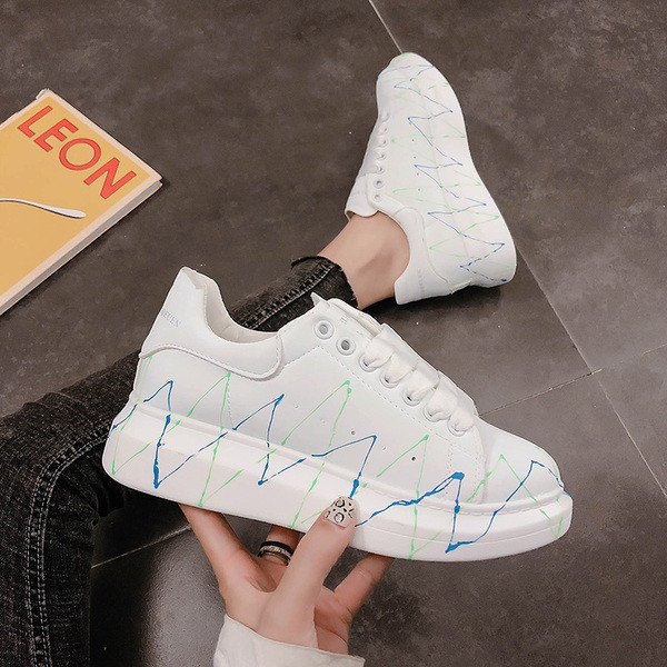 Γυναικεία αθλητικά παπούτσια με κορδόνια και επίπεδη σόλα