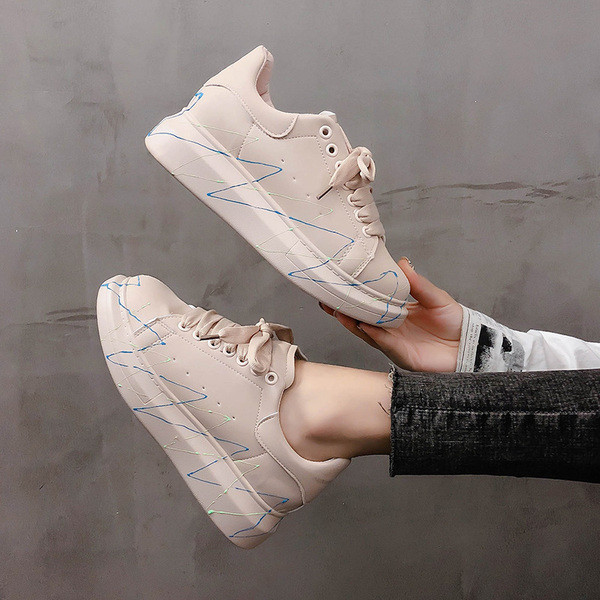 Γυναικεία αθλητικά παπούτσια με κορδόνια και επίπεδη σόλα