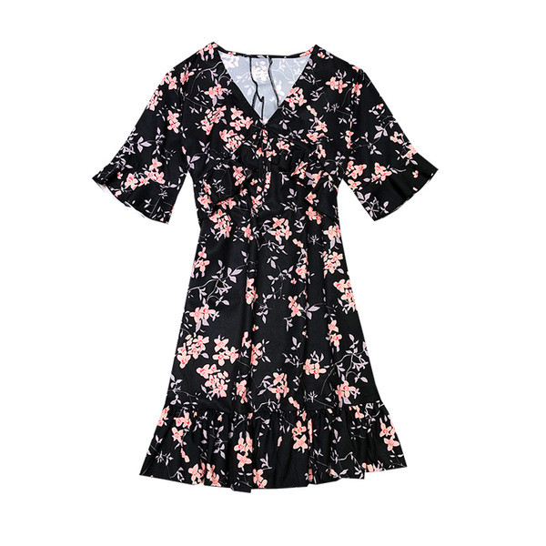 Rövid ruha fürtökkel és virágmintával