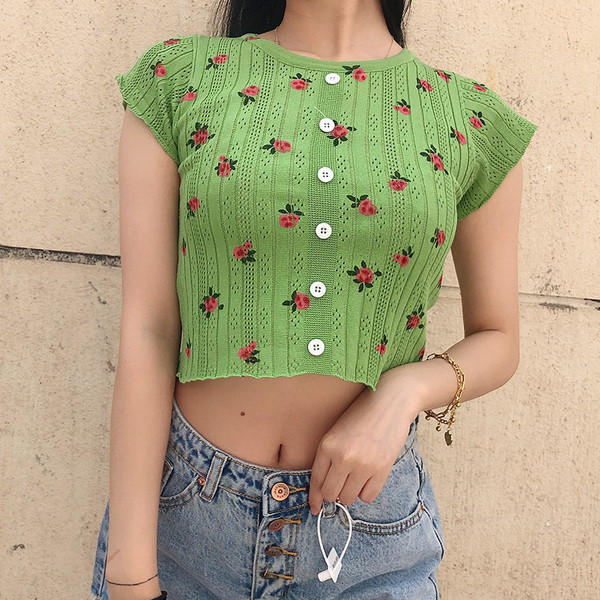 Kratka ženska bluza na dugmad i kratkih rukava