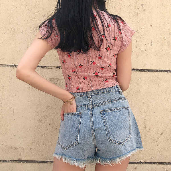 Kratka ženska bluza na dugmad i kratkih rukava