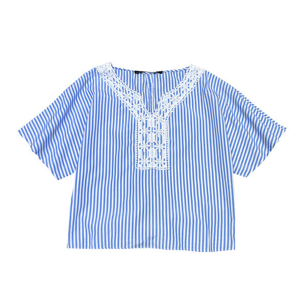 Rövid csíkos blúz széles ujjal és csipkével