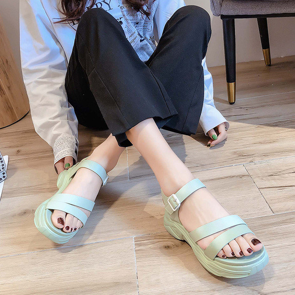 Női alkalmi szandál eko bőrből, lapos talppal