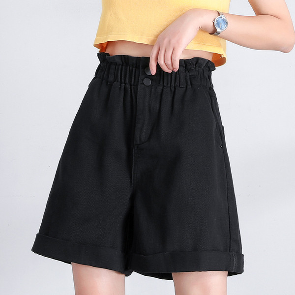 Női farmer rövidnadrág rátéttel és magas derekú papírtáskával