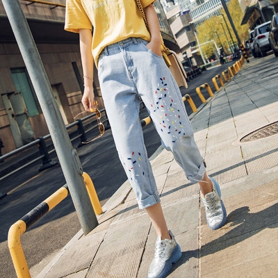 ΝΕΟ μοντέλο γυναικείου τζιν με κεντήματα και ψηλή μέση