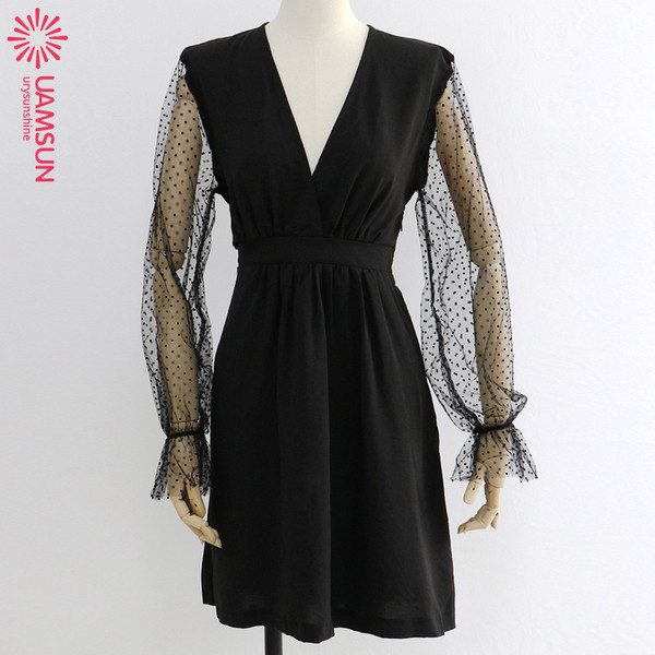 Elegantna ženska kratka haljina sa dubokim dekolteom i rukavima od tila