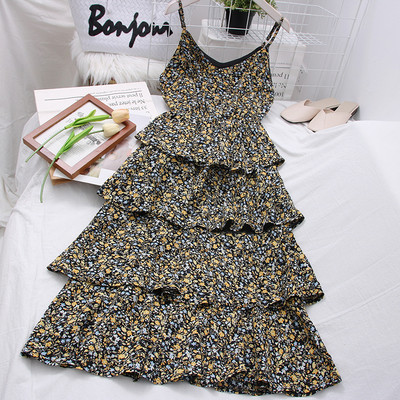 Modern női szabású ruha vékony pántokkal