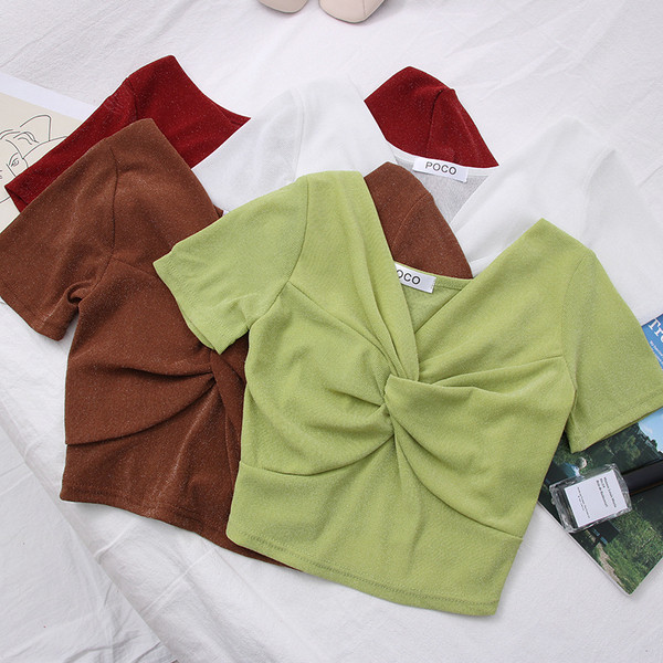 Ženska kratka bluza s kratkim rukavima i špic izrezom