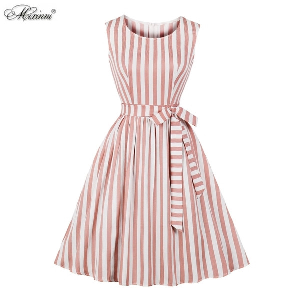 Alkalmi női rövid ruha pántokkal és övvel