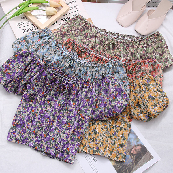 Új modell női blúz csónakos nyakkivágással és virágmintával