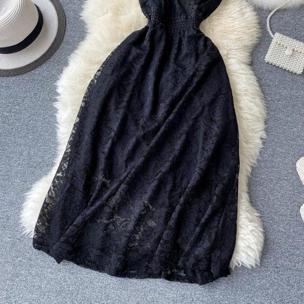 Ženska moderna haljina na tanke naramenice u crnoj boji