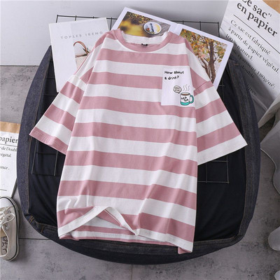 Tricou de damă în dungi cu buzunar și inscripții