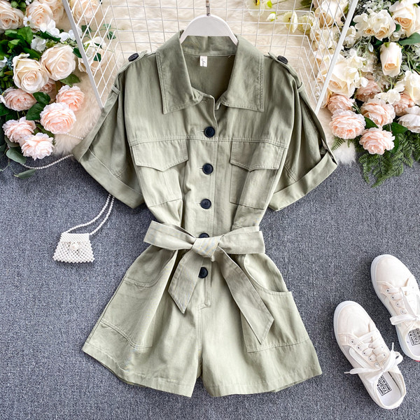 Női alkalmi kombiné rövid ujjal és zsebekkel