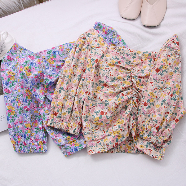 Ženska bluza sa cvjetnim uzorkom i nabranom prednjicom