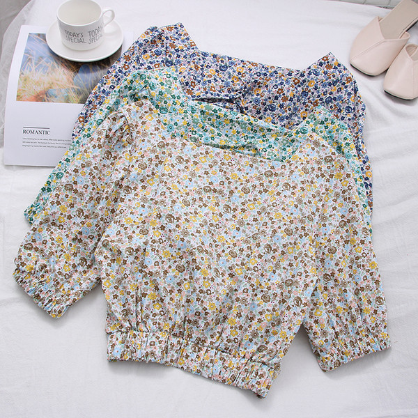 Ženska bluza sa cvjetnim uzorkom i nabranom prednjicom