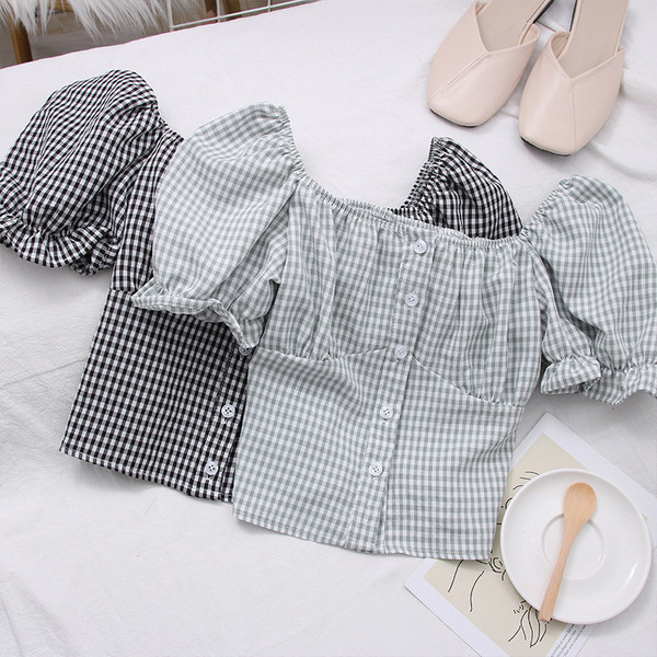 Karirana ženska košulja s dugmadima i kratkim rukavima