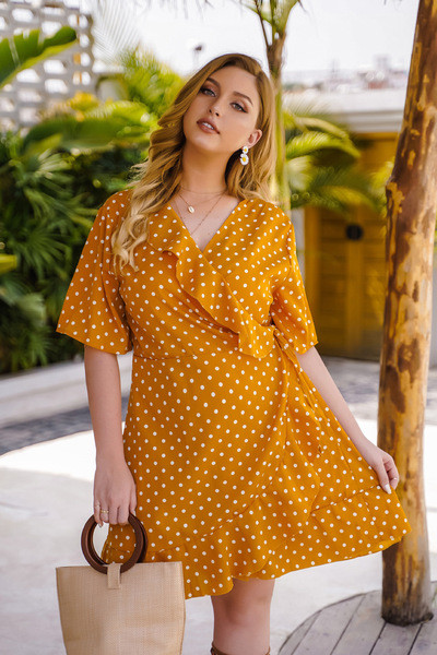 Модерна дамска къса рокля на точки с връзки и къс ръкав 