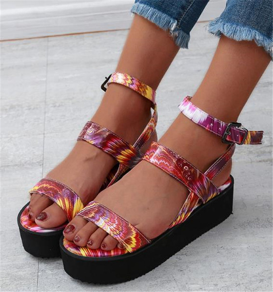 Novi model ženskih sandala sa ravnim đonom