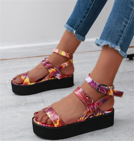 Novi model ženskih sandala sa ravnim đonom