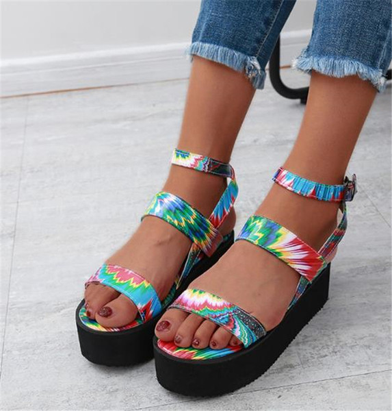 Novi model ženskih sandala sa ravnim đonom