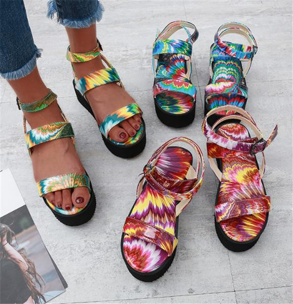 Novi model ženskih sandala sa ravnim đonom