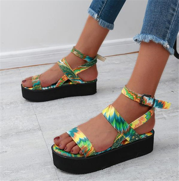 Novi model ženskih sandala sa ravnim đonom