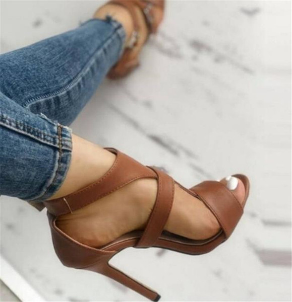 Női alkalmi szandál vékony sarokkal