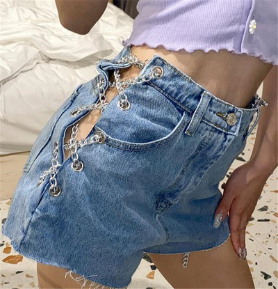 Alkalmi női rövid farmernadrág magas derékkal, fém elemekkel