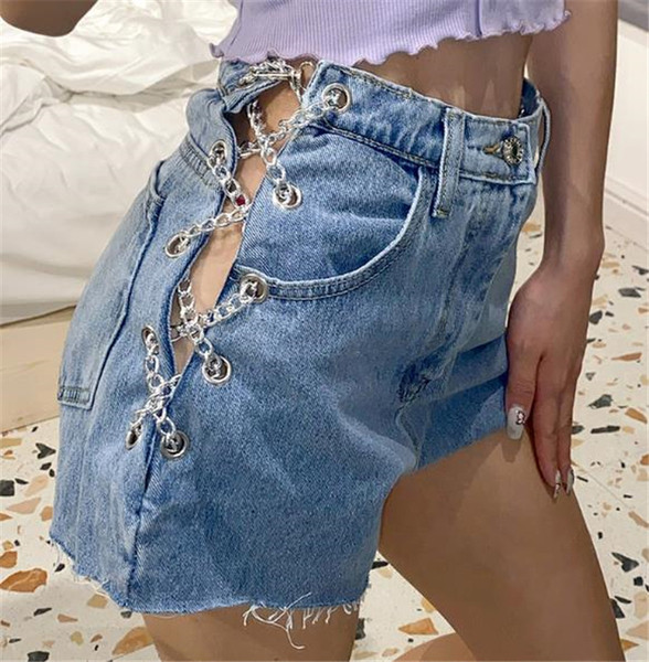 Alkalmi női rövid farmernadrág magas derékkal, fém elemekkel