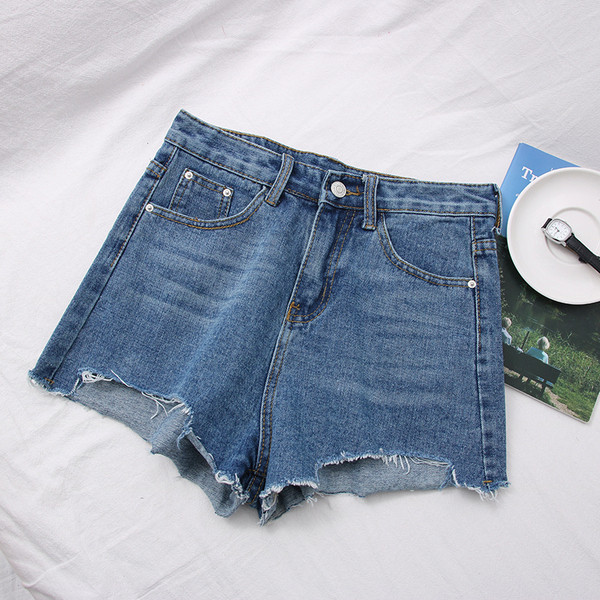 Farmer rövidnadrág szakadt motívumokkal, magas derékkal