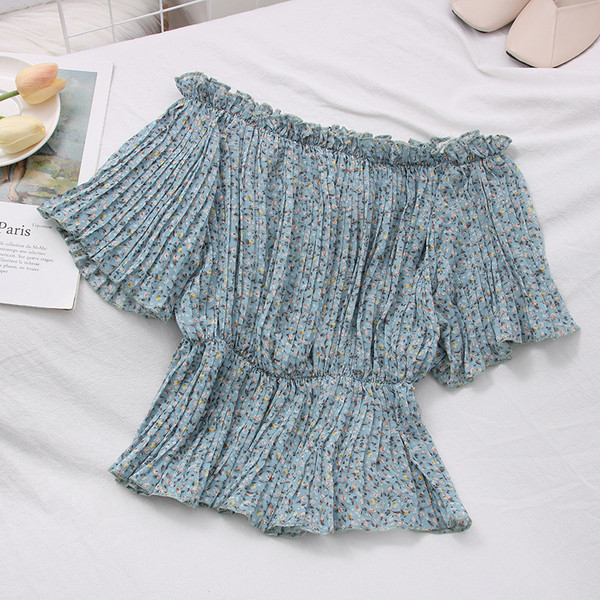 Moderna ženska bluza - s lađa izrezom i širokim rukavima