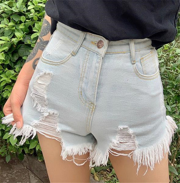 Rövid, lezser női farmer magas derékkal, jobbra szakadt