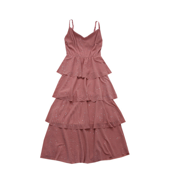 Izrezani model ženske haljine sa sjajnim efektom i tankim naramenicama