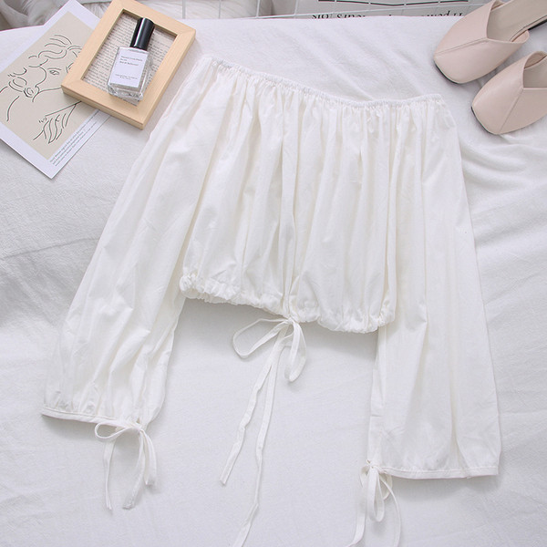 Дамска блуза с лодка деколте и дълъг ръкав