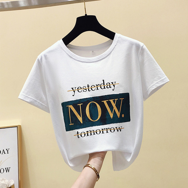 Ležerna ženska majica s ovalnim izrezom i natpisom