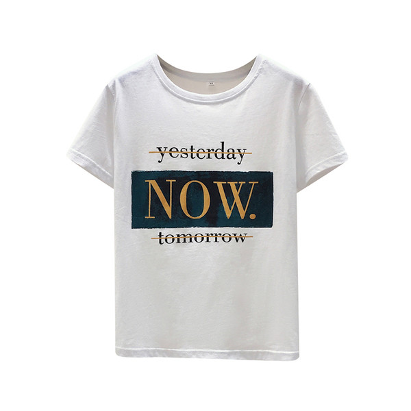 Ležerna ženska majica s ovalnim izrezom i natpisom