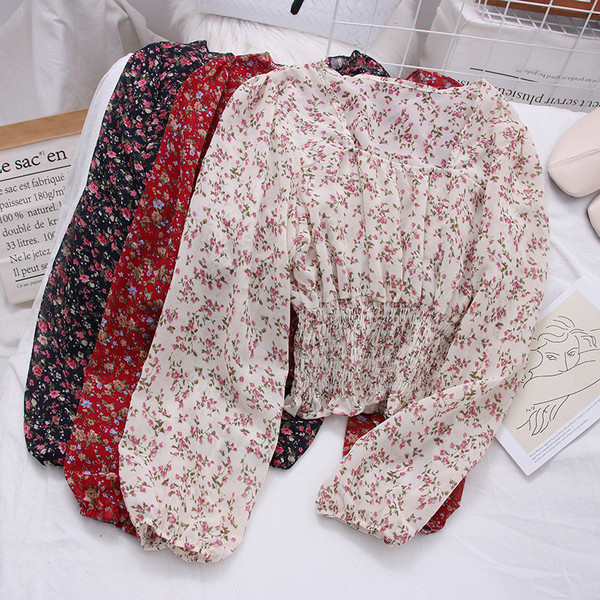 Moderna ženska bluza sa širokim rukavima i cvjetnim motivima