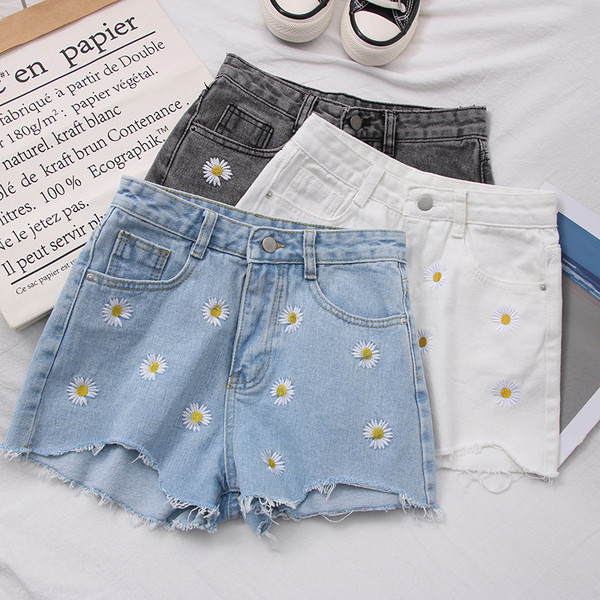 Női farmer rövidnadrág szakadt motívumokkal