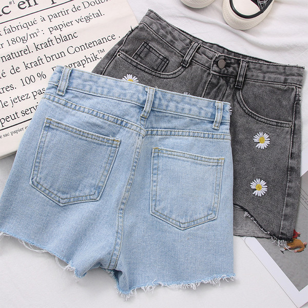 Női farmer rövidnadrág szakadt motívumokkal