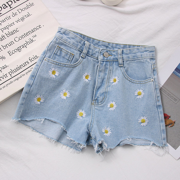 Női farmer rövidnadrág szakadt motívumokkal