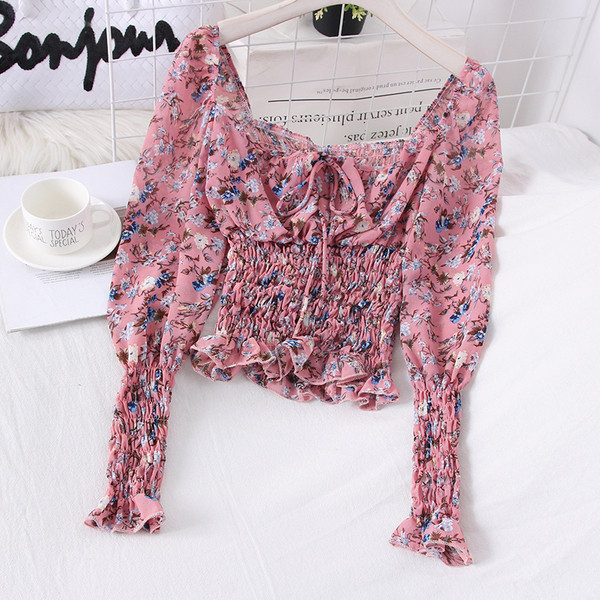 Női blúz csónakos nyakkivágással és virágmintával