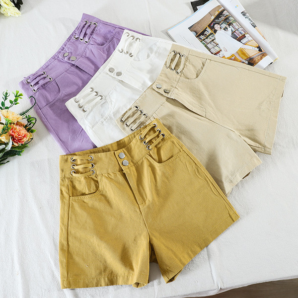 Alkalmi női rövidnadrág zsebekkel és magas derékkal
