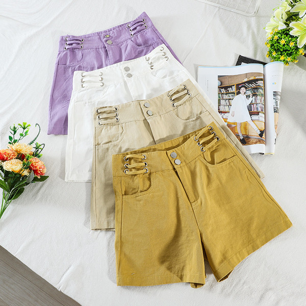 Alkalmi női rövidnadrág zsebekkel és magas derékkal