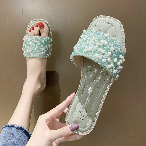 Γυναικείες παντόφλες με επίπεδη σόλα και πέρλες