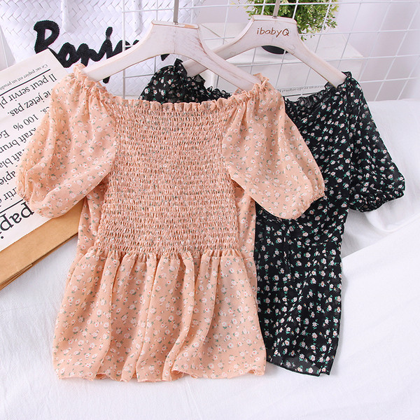 Ležerna ženska bluza sa špic izrezom i nabranom prednjicom