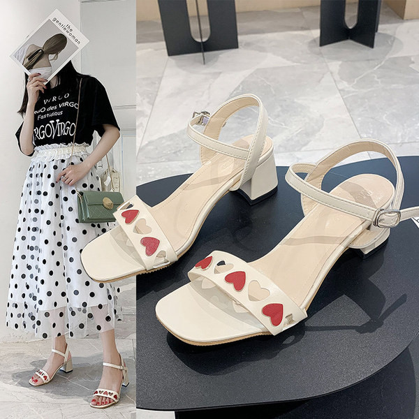 Női papucs szívvel és 6 cm vastag sarokkal